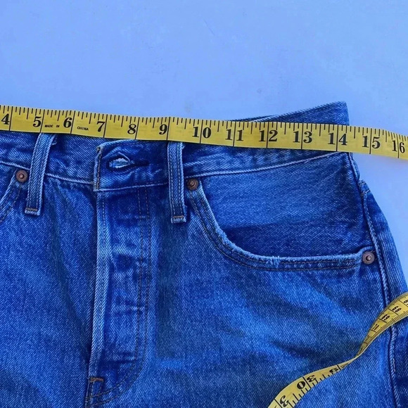 Levi's 501 Premium Women's Distressed Denim Cutoff Jean Shorts 28‎ Hi Waist - Picture 10 of 11